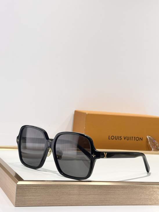 Picture of Louis Vuitton Sunglasses _SKUfw75976337fw